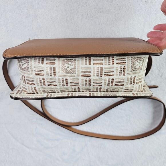 Anne Klein Classic Lion Logo Small Crossbody Bag Purse Tan Beige Gold Latch - Picture 4 of 12